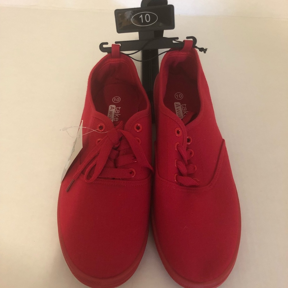 NWT Skippy sneakers size 10